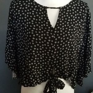 Super cute bell sleeve floral top